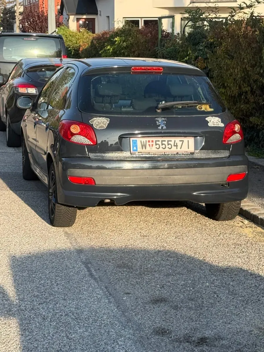 Peugeot 206 2012 photo 3