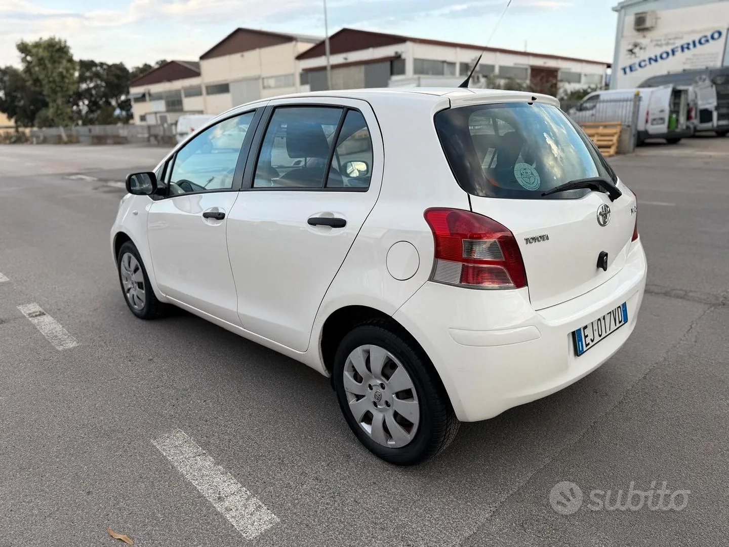 Toyota Yaris 2011 photo 5