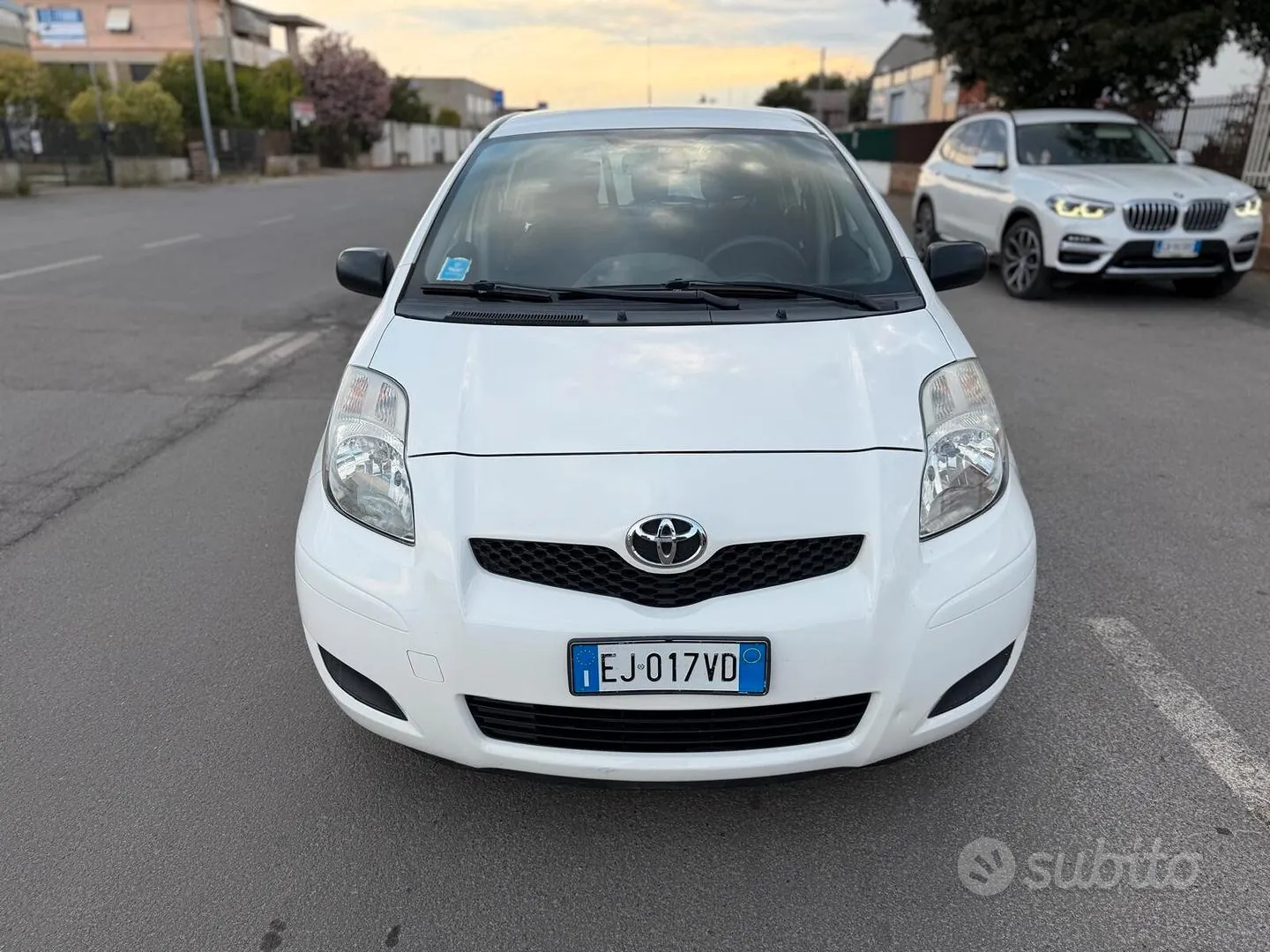 Toyota Yaris 2011 photo 2