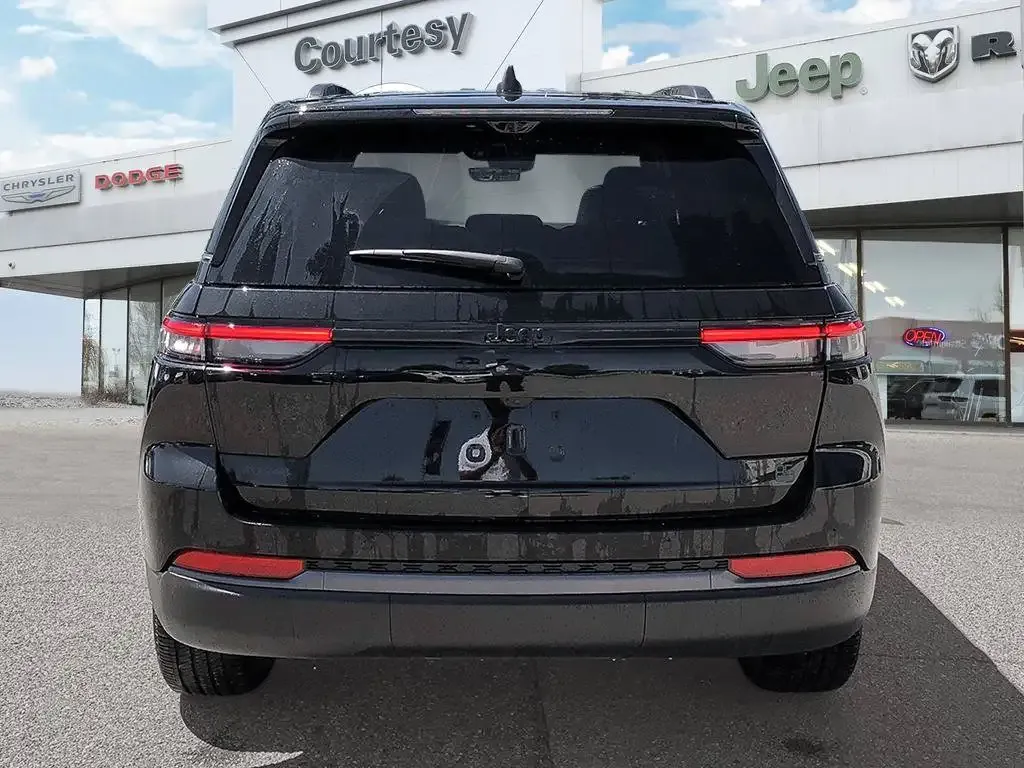Jeep Grand Cherokee 2026 photo 5