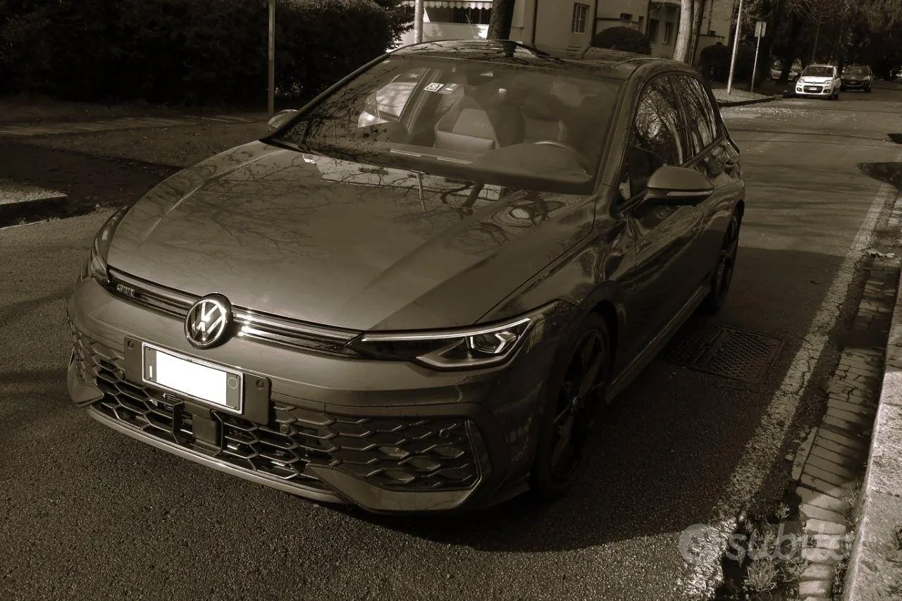 Volkswagen Golf Gti 2024 photo 2