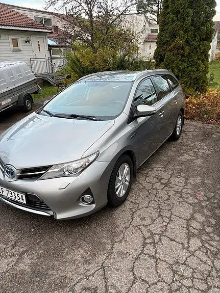 Toyota Auris 2014 photo 2