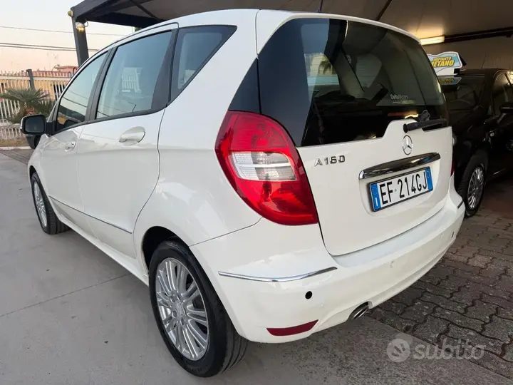 Mercedes-Benz A 2011 photo 2