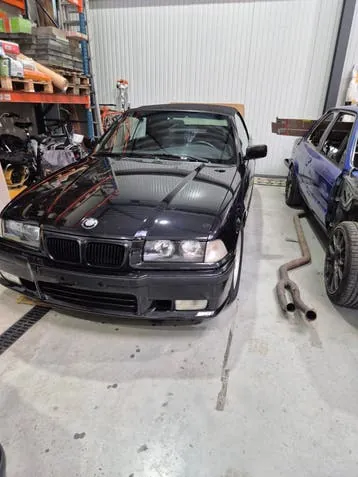 BMW 318I