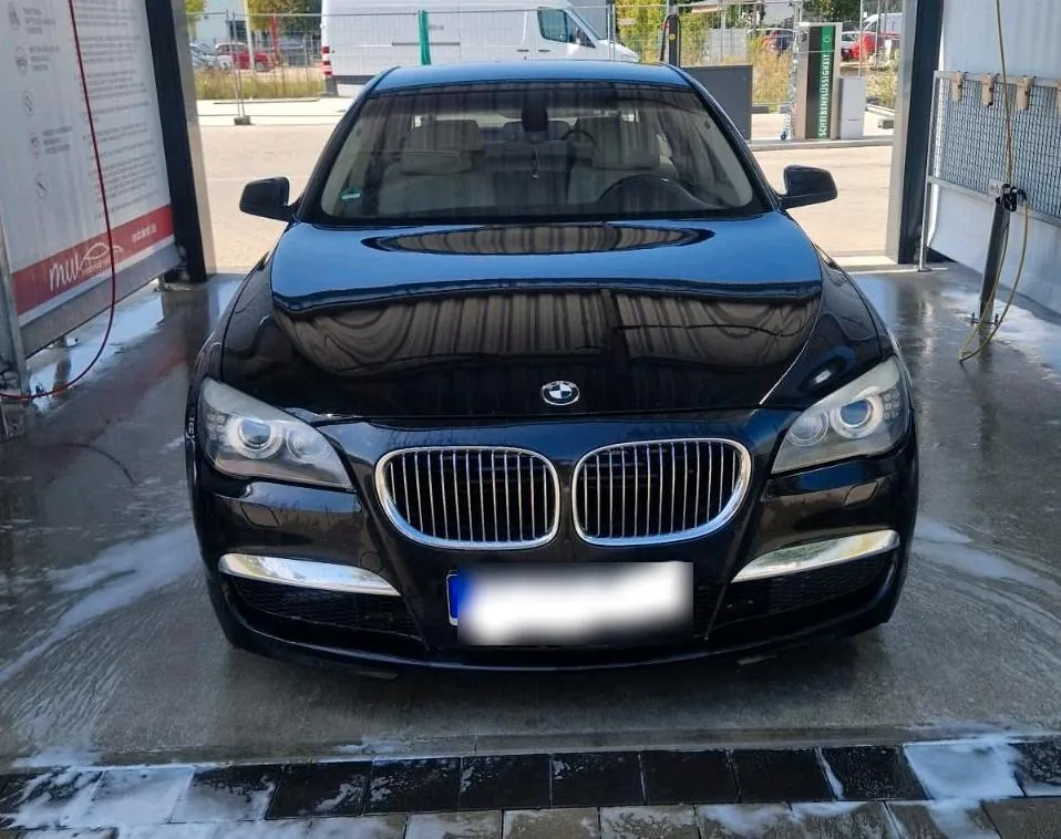 BMW 750I