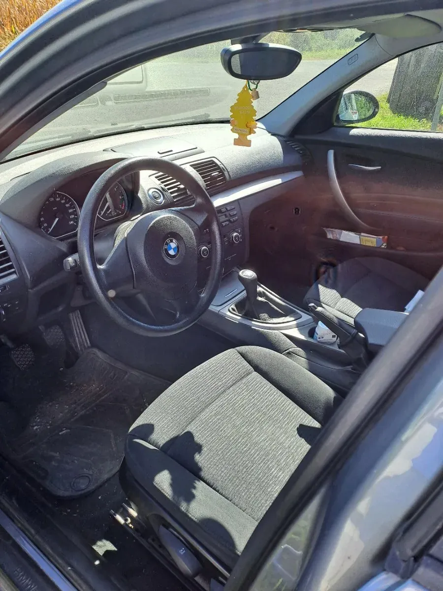 BMW 1 Series 2009 photo 2