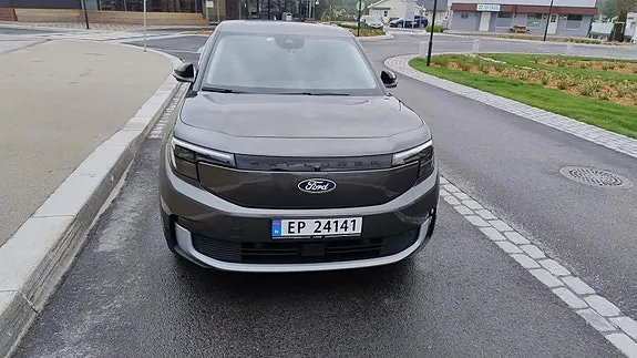 Ford Explorer 2025 photo 4