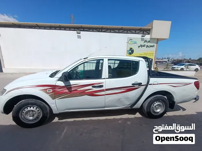 Mitsubishi L200 2010 photo 2