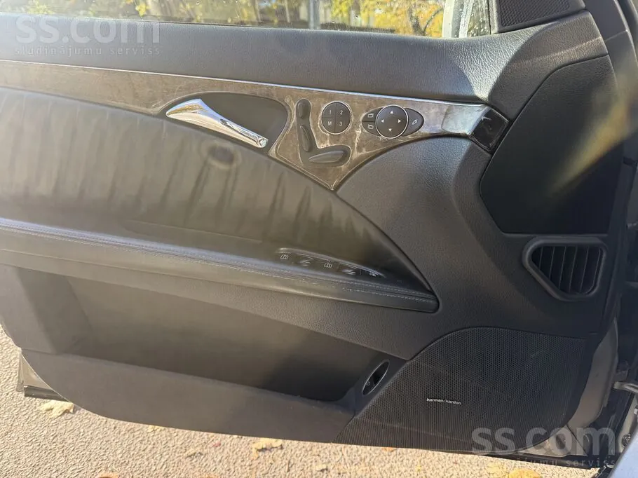 Mercedes-Benz E320 2003 photo 5