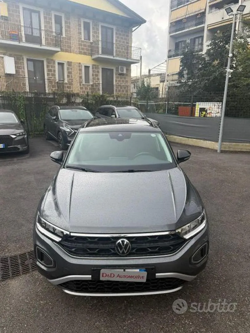 Volkswagen T-Roc 2023 photo 2