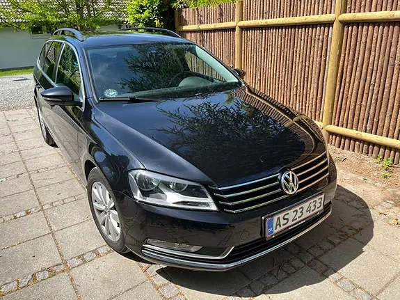 Volkswagen Passat 2011 photo 2