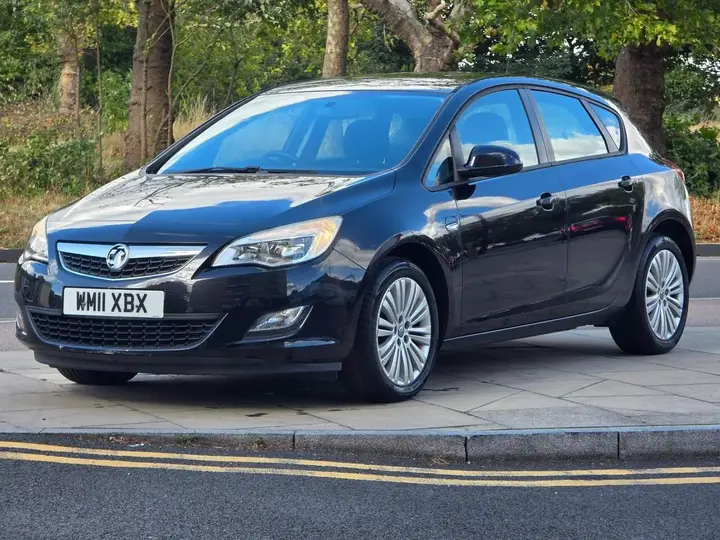 Vauxhall Astra 2011 photo 4