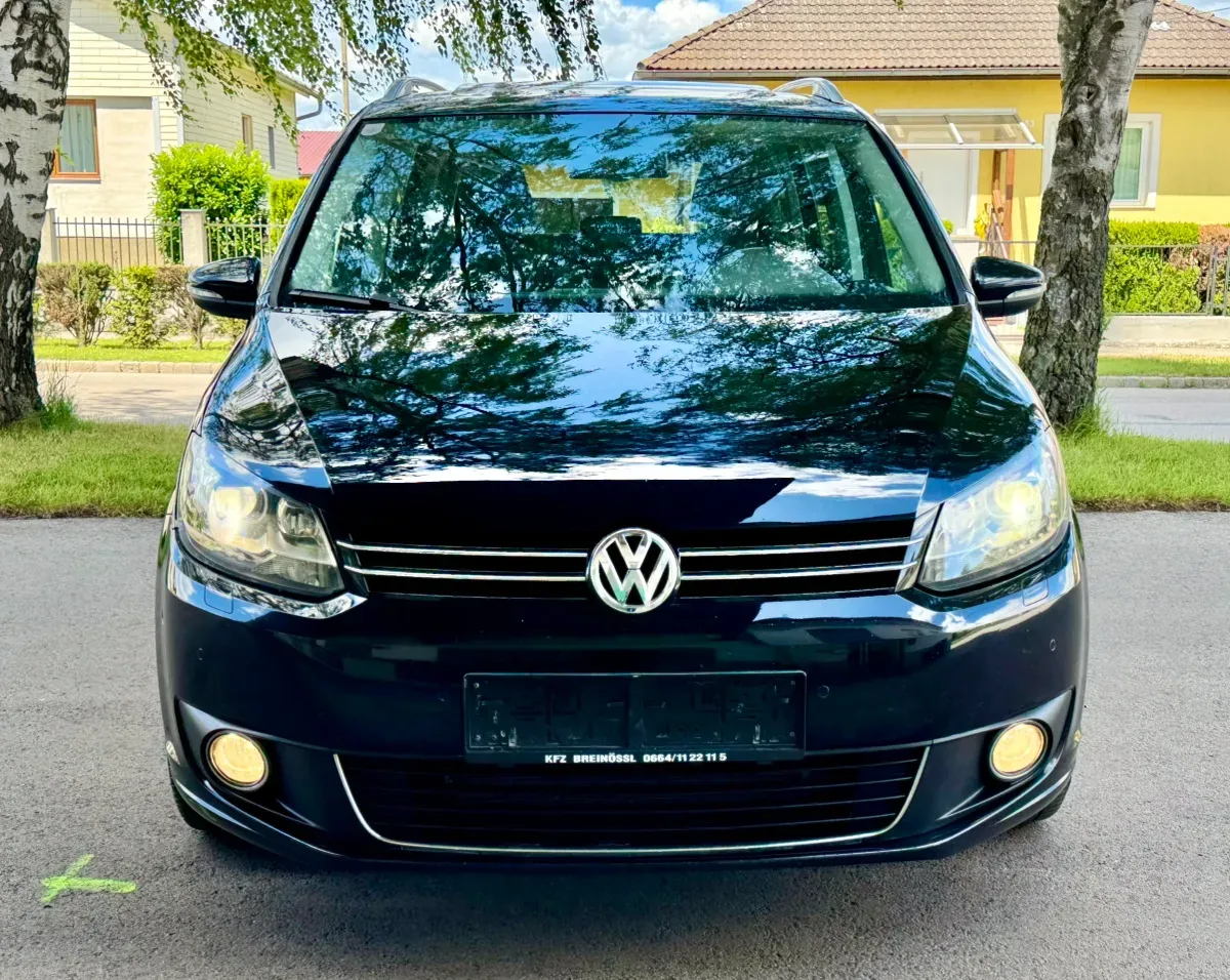 Volkswagen Touran 2011 photo 2