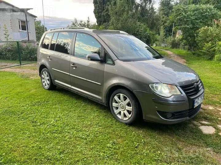 Volkswagen Touran 2007 photo 2