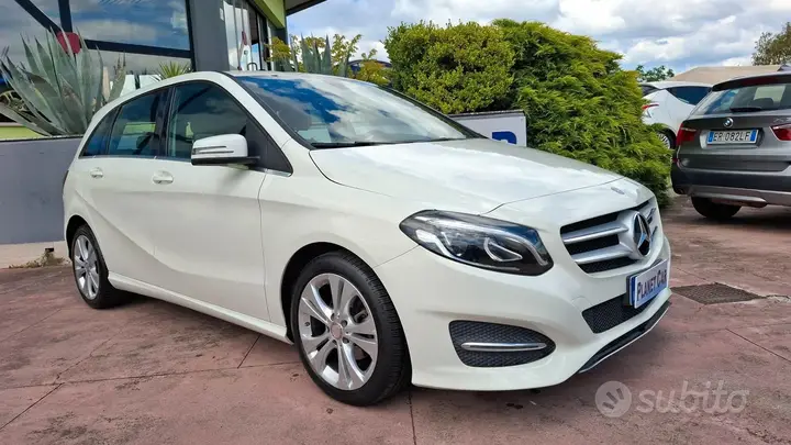 Mercedes-Benz B 180D 2016 photo 4