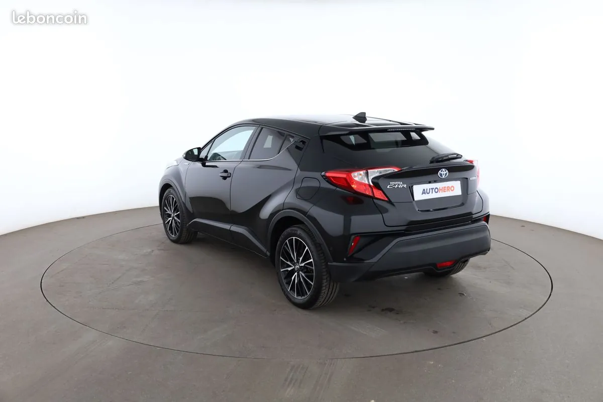 Toyota C-Hr 2017 photo 2