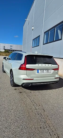 Volvo V60 2022 photo 2