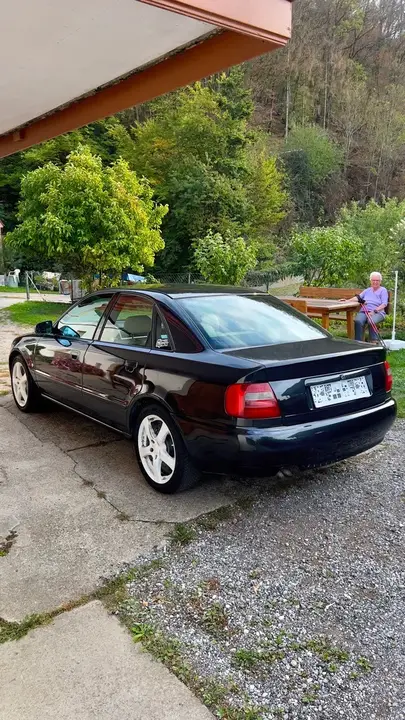 Audi A4 1997 photo 2