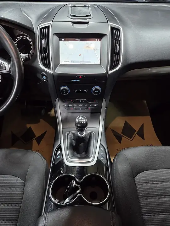 Ford Galaxy 2016 photo 3
