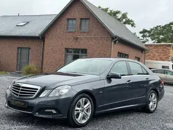 Mercedes-Benz E200