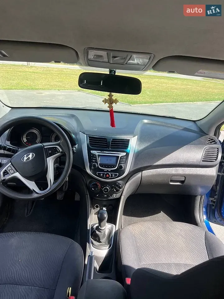 Hyundai Accent 2012 photo 5