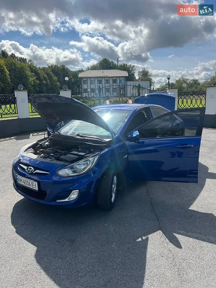 Hyundai Accent 2012 photo 2