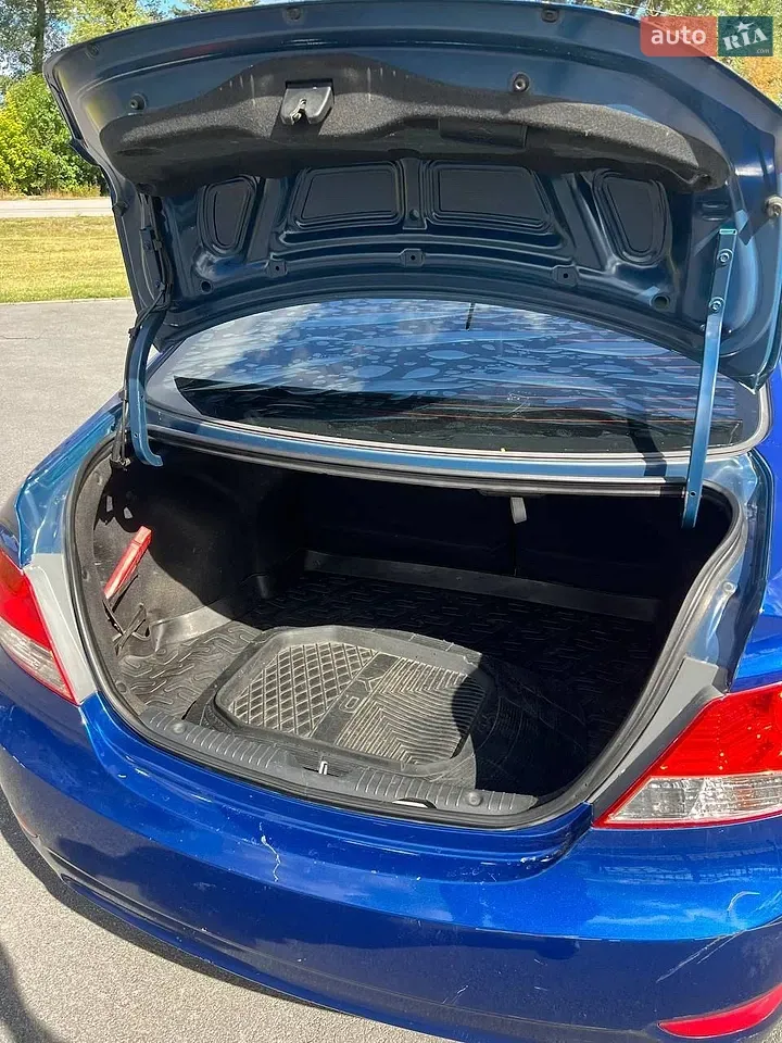 Hyundai Accent 2012 photo 4