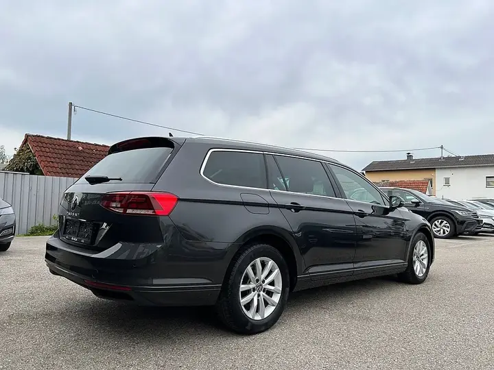 Volkswagen Passat Variant Business 2023 photo 3