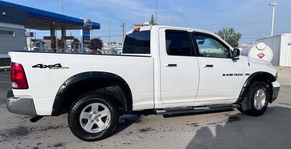 Dodge Ram 1500 2011 photo 2