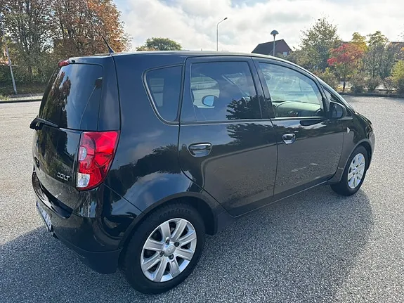 Mitsubishi Colt 2011 photo 2