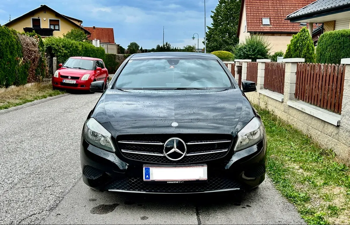 Mercedes-Benz A-Class 2012 photo 2