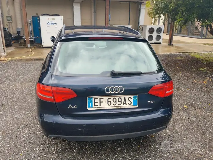 Audi A4 2010 photo 4