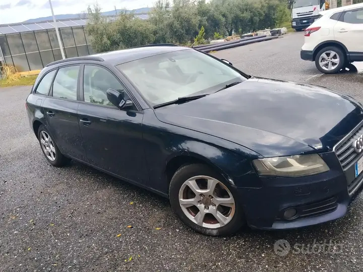 Audi A4 2010 photo 2