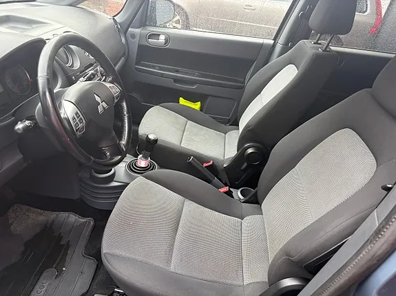 Mitsubishi Colt 2009 photo 5