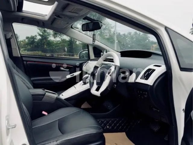 Toyota Prius 2012 photo 2