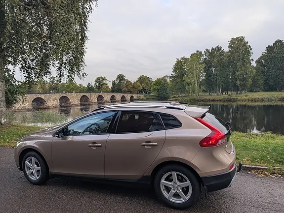 Volvo V40 Cross Country 2017 photo 2