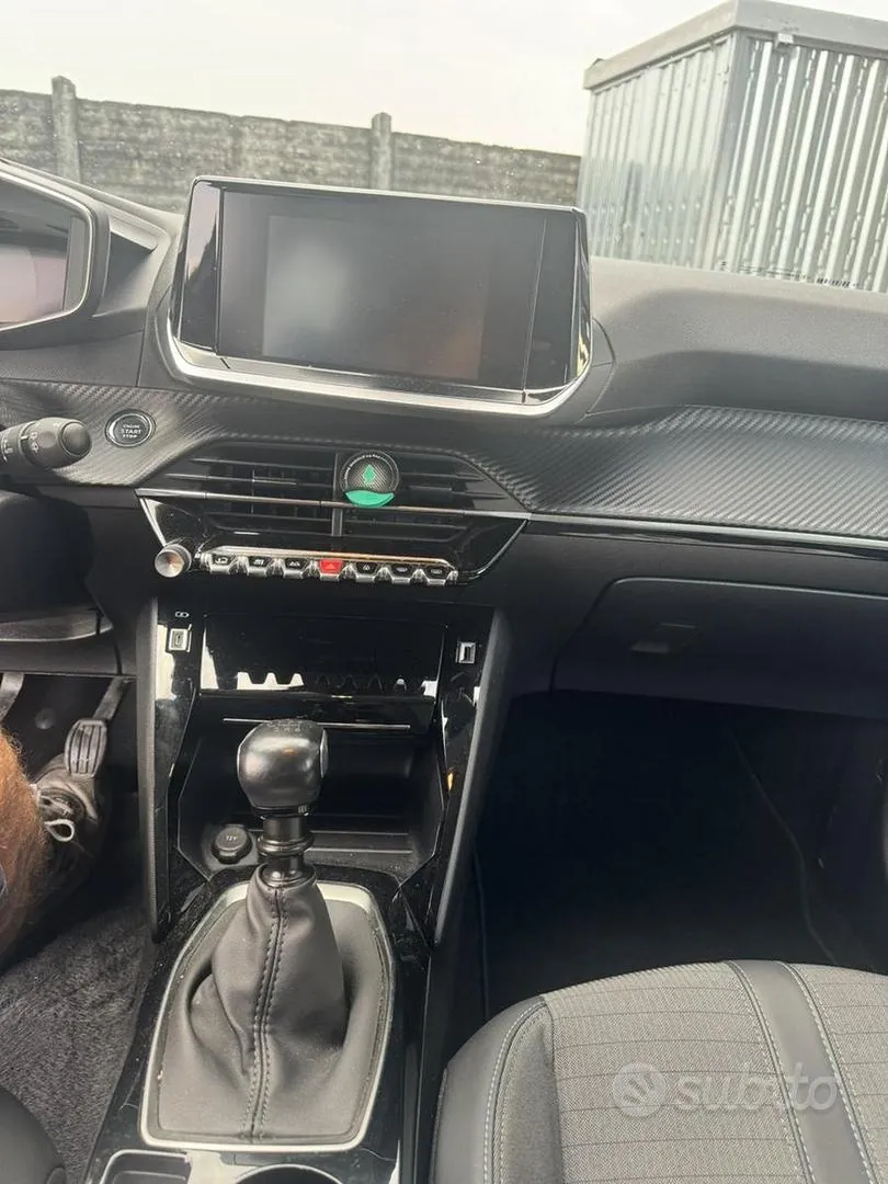Peugeot 208 2023 photo 2