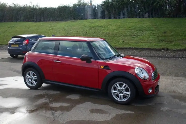 Mini One 2013 photo 4