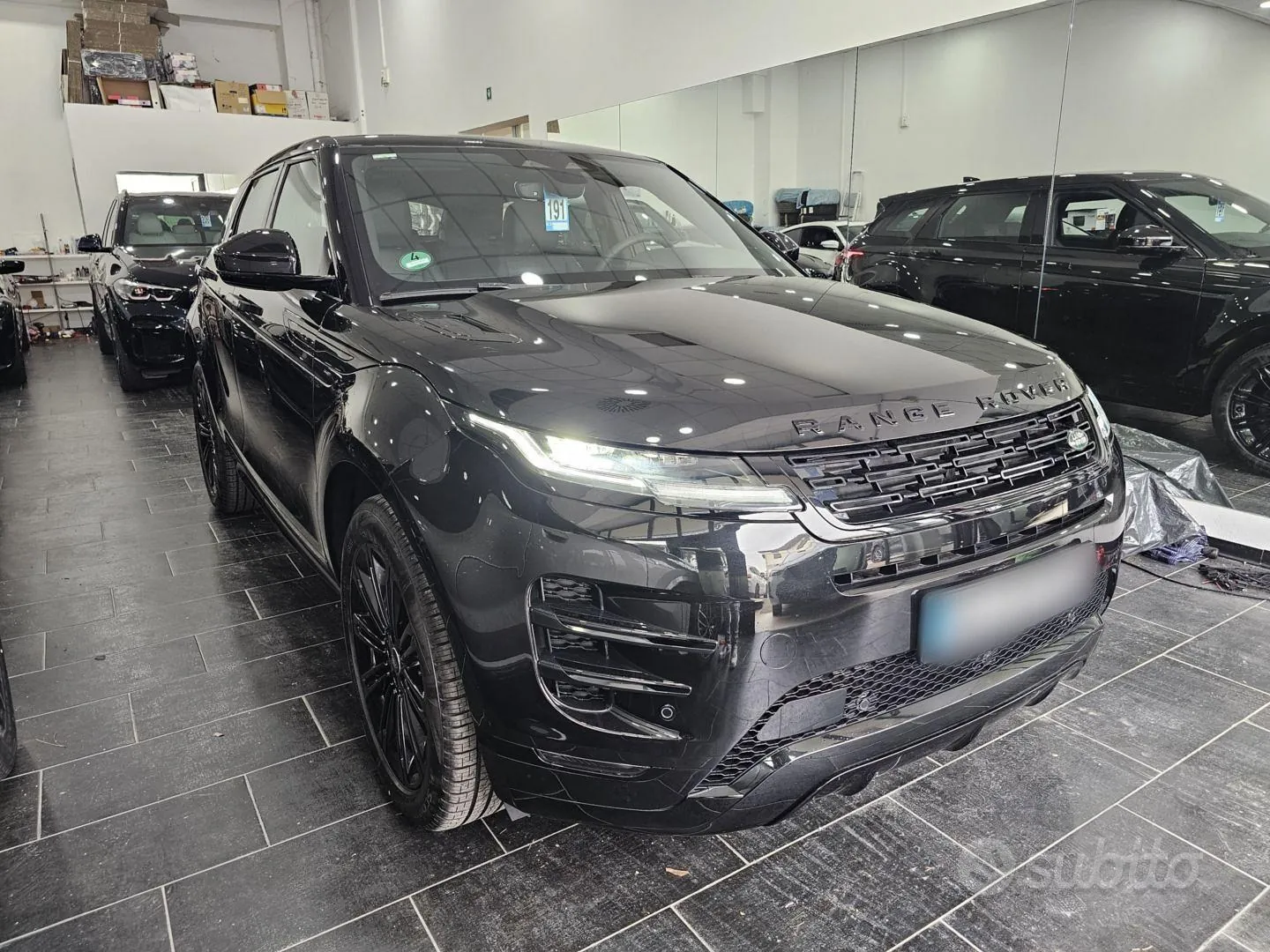 Land Rover Range Rover Evoque 2024 photo 2