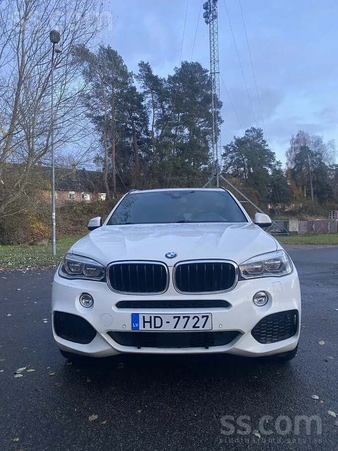 BMW X5 2015 photo 2