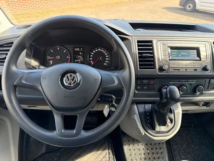Volkswagen Transporter 2018 photo 3