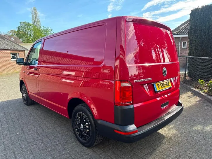 Volkswagen Transporter 2018 photo 2