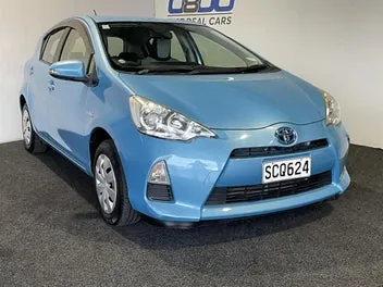 Toyota Aqua 2013 photo 2