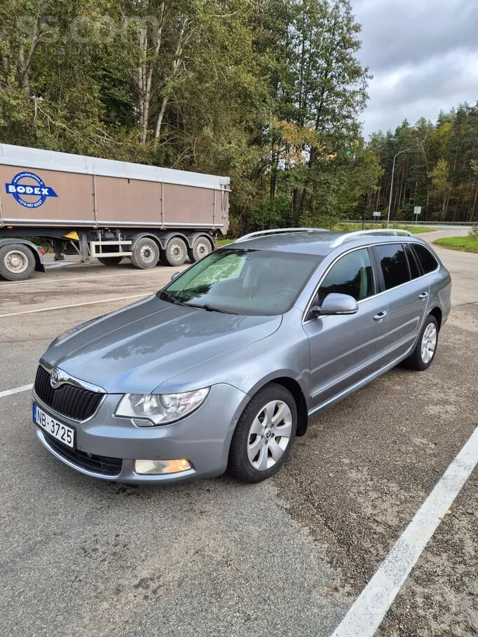 Skoda Superb 2012 photo 3
