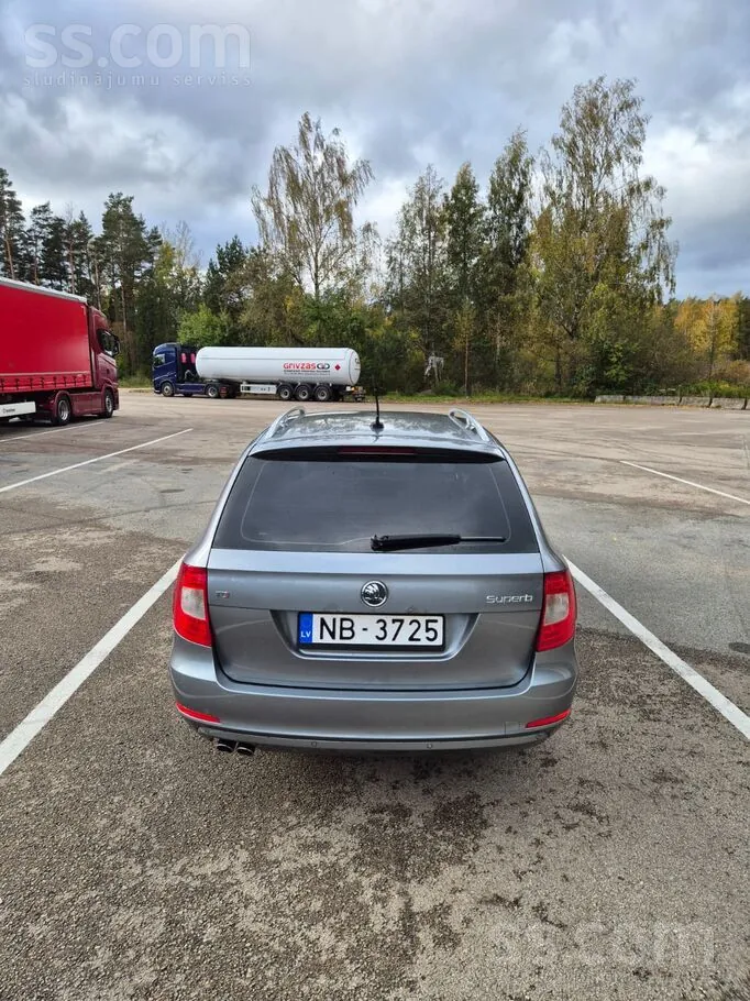 Skoda Superb 2012 photo 5