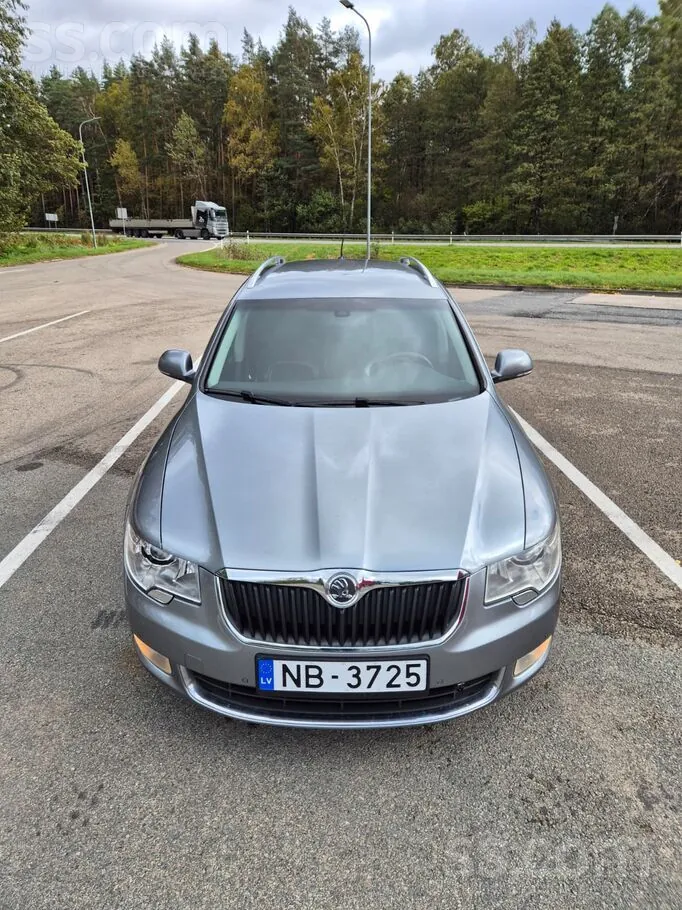 Skoda Superb 2012 photo 2