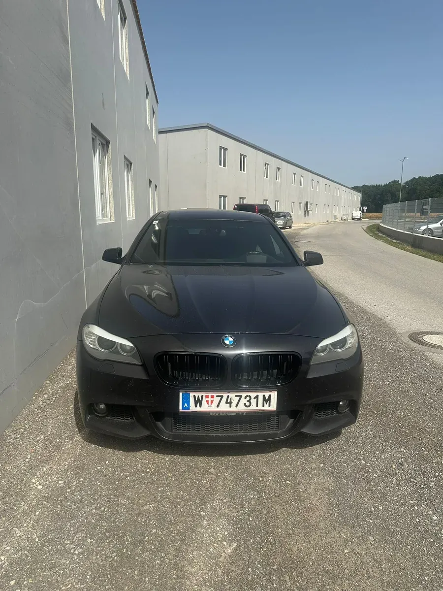 BMW 5 Series 2011 photo 2