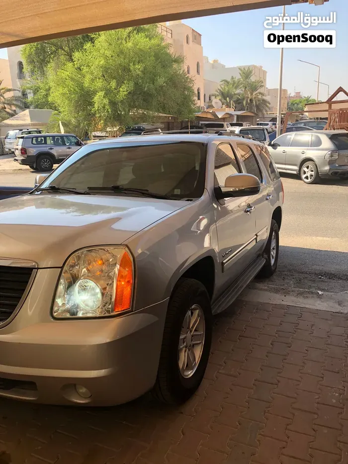 GMC Yukon 2012 photo 2