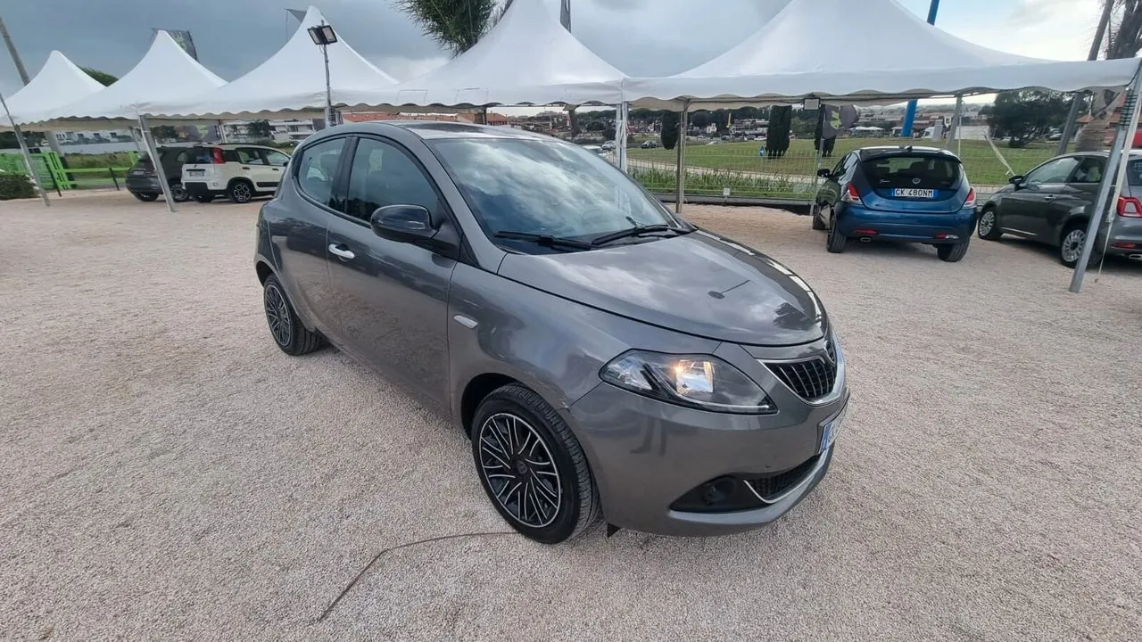 Lancia Ypsilon 2022 photo 2