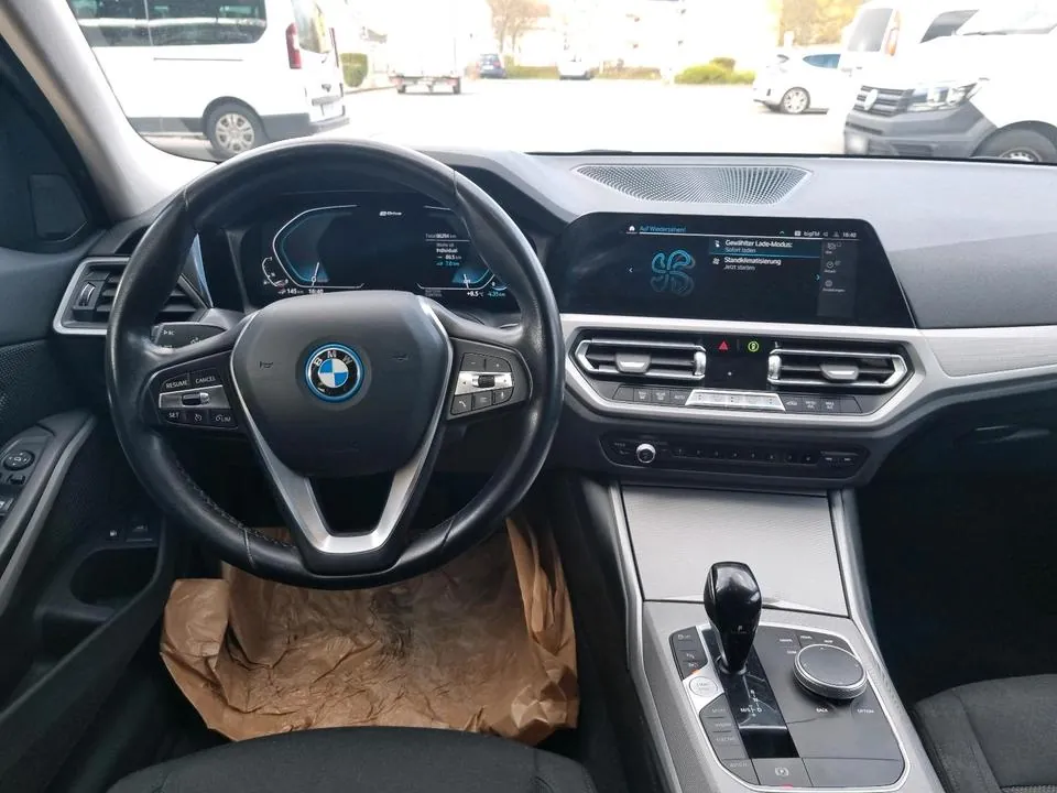 BMW 330E
